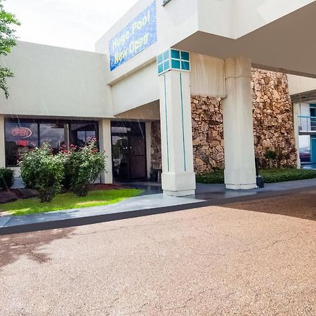 Oyo Hotel O Jackson I-55 North Екстериор снимка